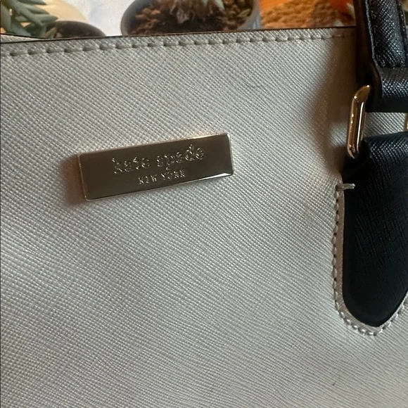 Kate Spade White Nude and Black Tote - Picture 4 of 7